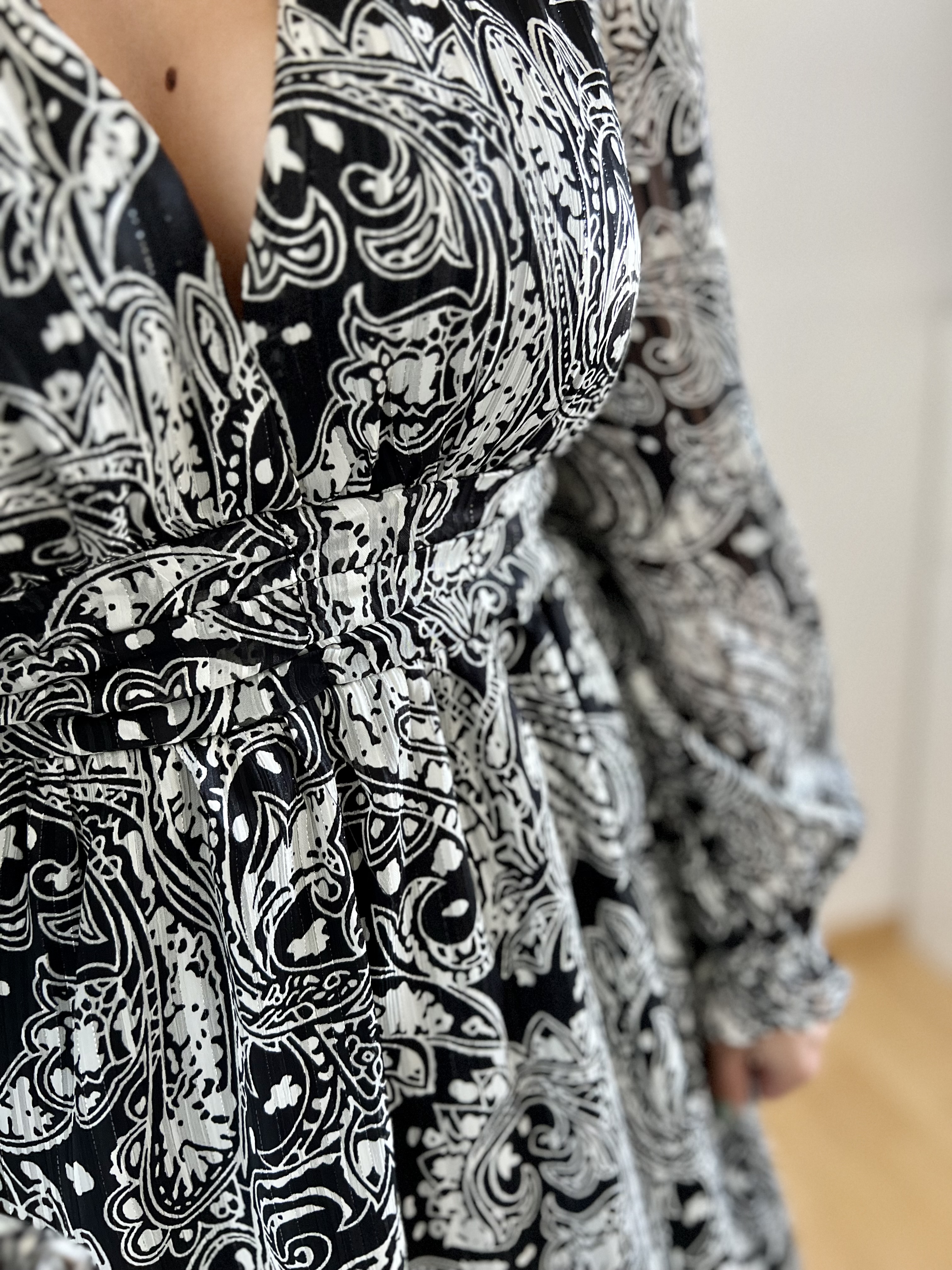 Robe noire et blanche Katie